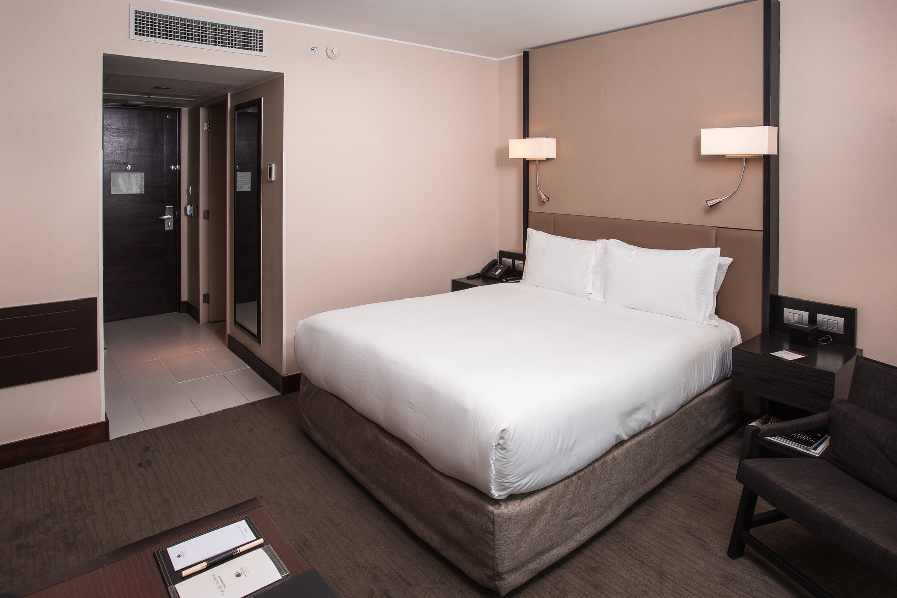 DoubleTree by Hilton Hotel Santiago - Vitacura Room Type - 1QN MOB ACCESS ROLLIN SHWR