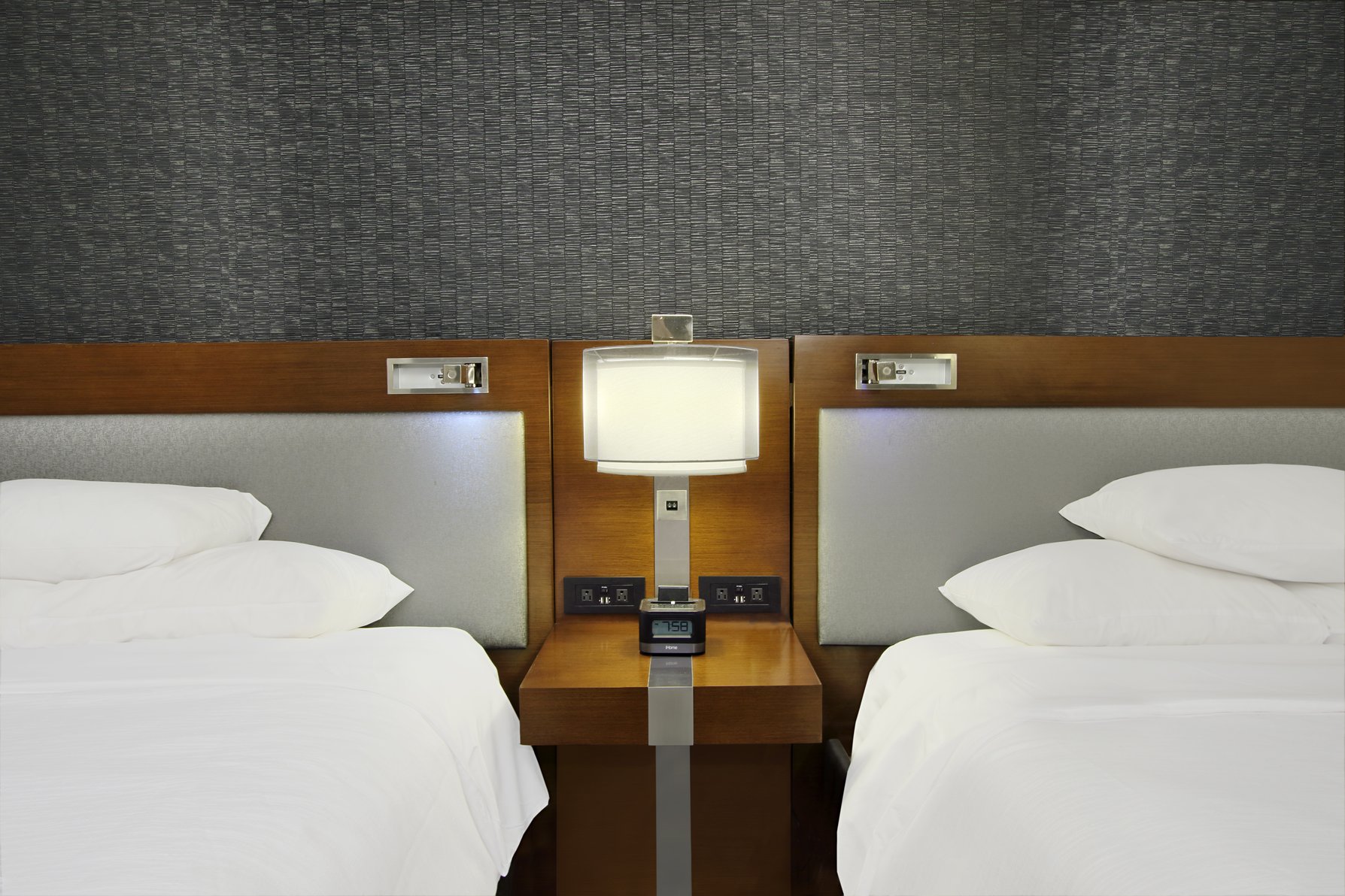 Embassy Suites Pittsburgh-Downtown Room Type - 2 QN MOB HEA ACC RIS STE