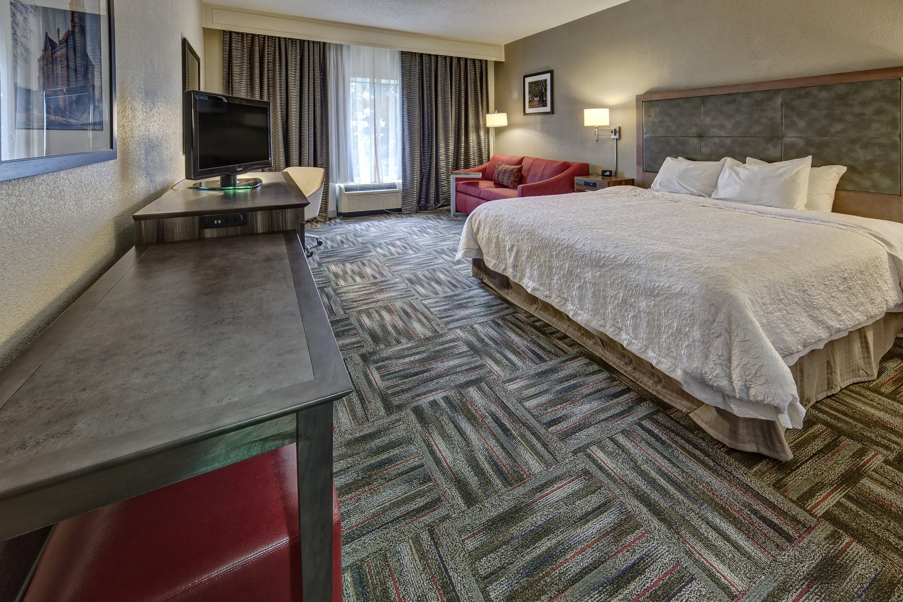 Hampton Inn Newberry Opera House Room Type - 1KNG MOB HEAR ACC W TUB NS