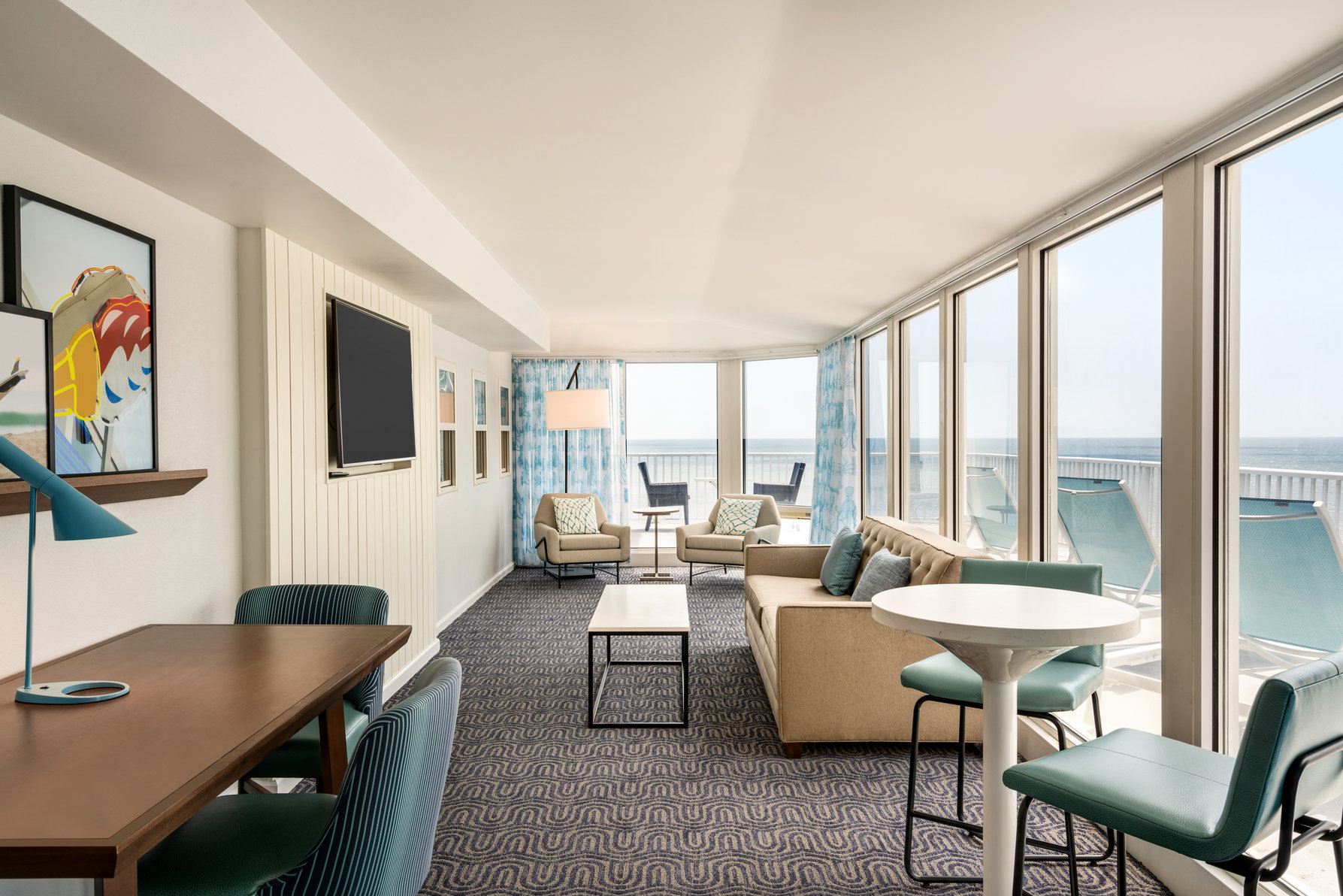 DoubleTree by Hilton Ocean City Oceanfront Room Type - 2QNS JR STE OCNFRNT BLCNY