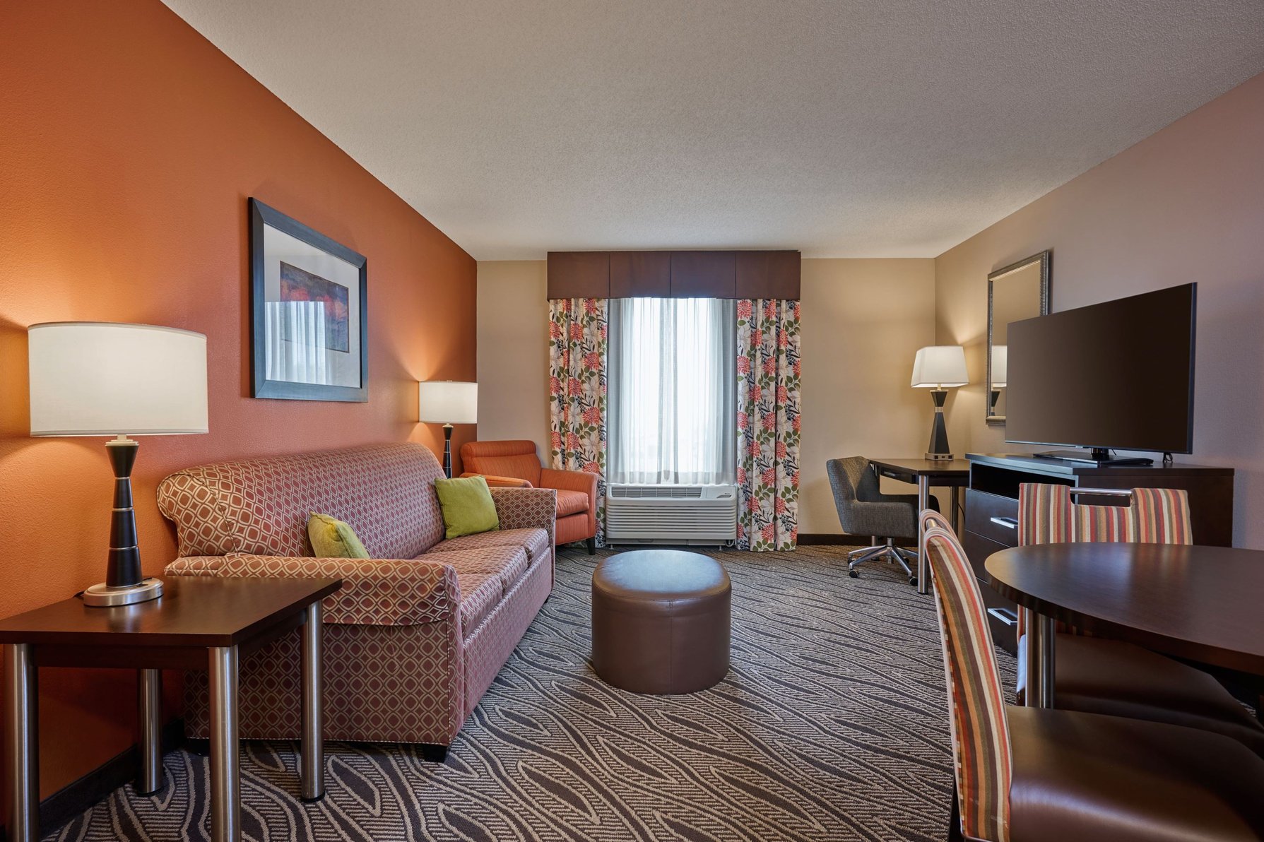 Hampton Inn by Hilton Evansville/Airport Room Type - 1 KING 2 ROOM STE NOSMOKE