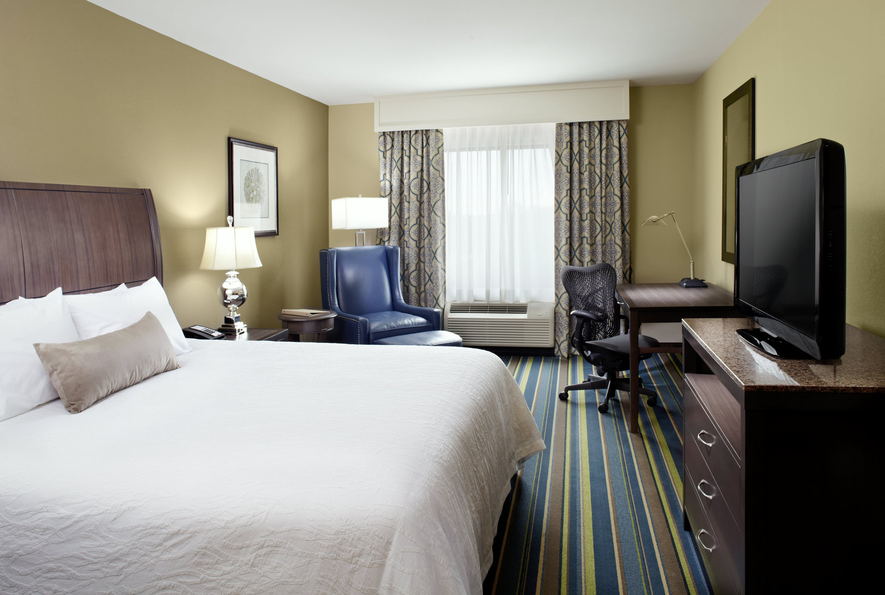 Hilton Garden Inn Texarkana Room Type - 1 KING ACC RM ROLLIN SHWR