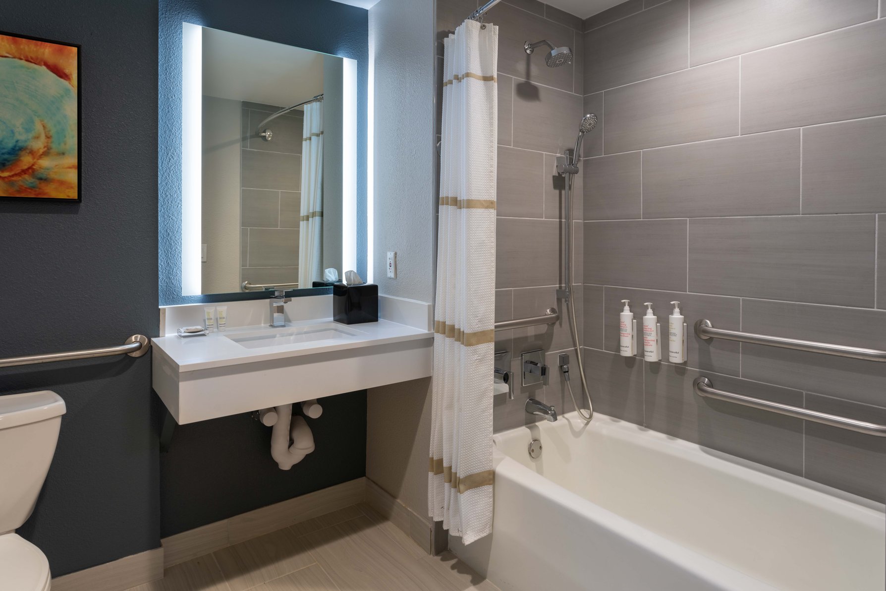 Hilton Beachfront Resort & Spa Hilton Head Island Room Type - 1KNG MOB HEARING ACC TUB