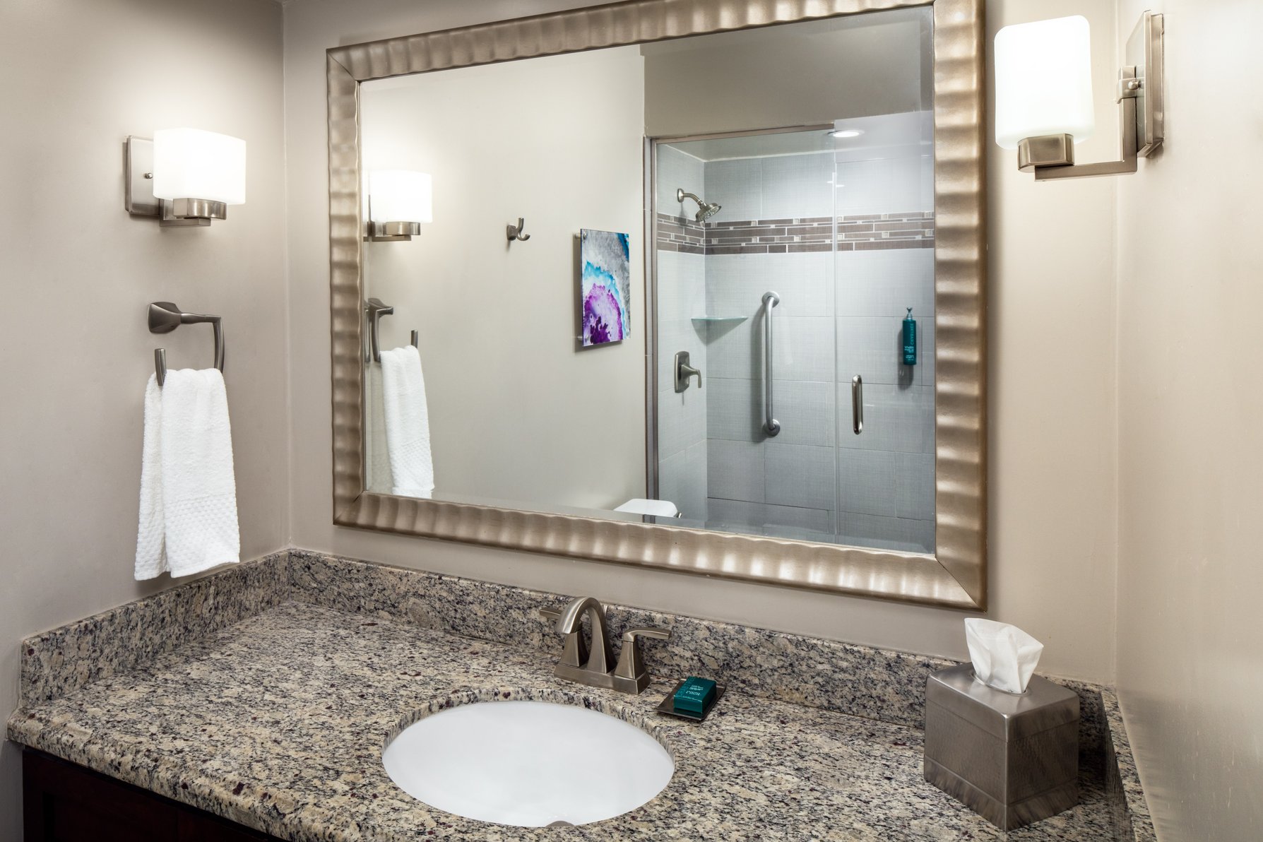 DoubleTree by Hilton Phoenix Mesa Room Type - 1 KING BED SEDONA SUITE
