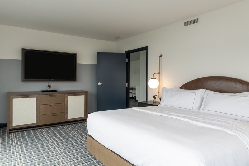 Hotel Canandaigua, Tapestry Collection by Hilton Room Type - 1 KING PRES LV SUITE