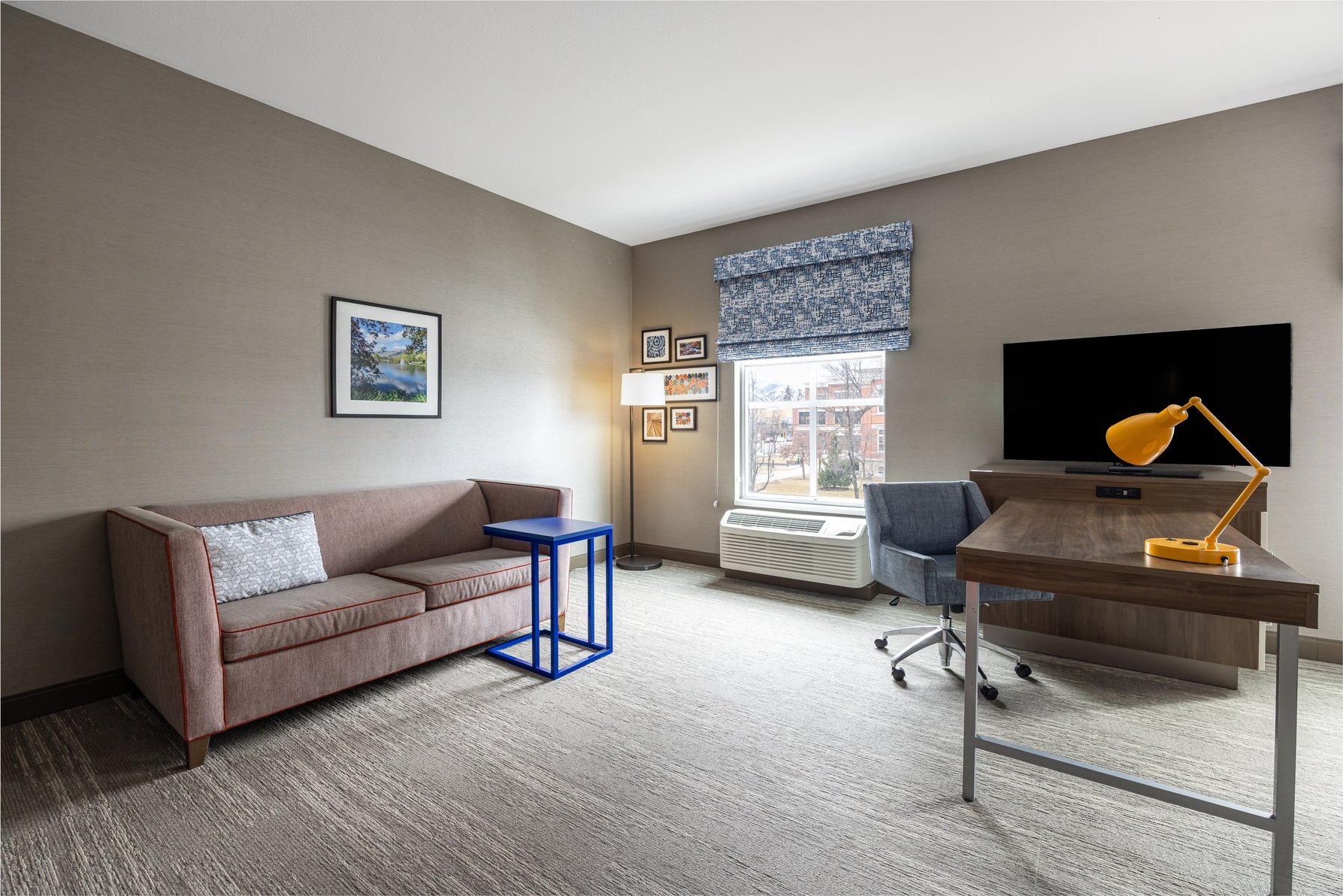 Hampton Inn & Suites North Logan, UT Room Type - 1KN STDO MIC FRIDG WTBR NS