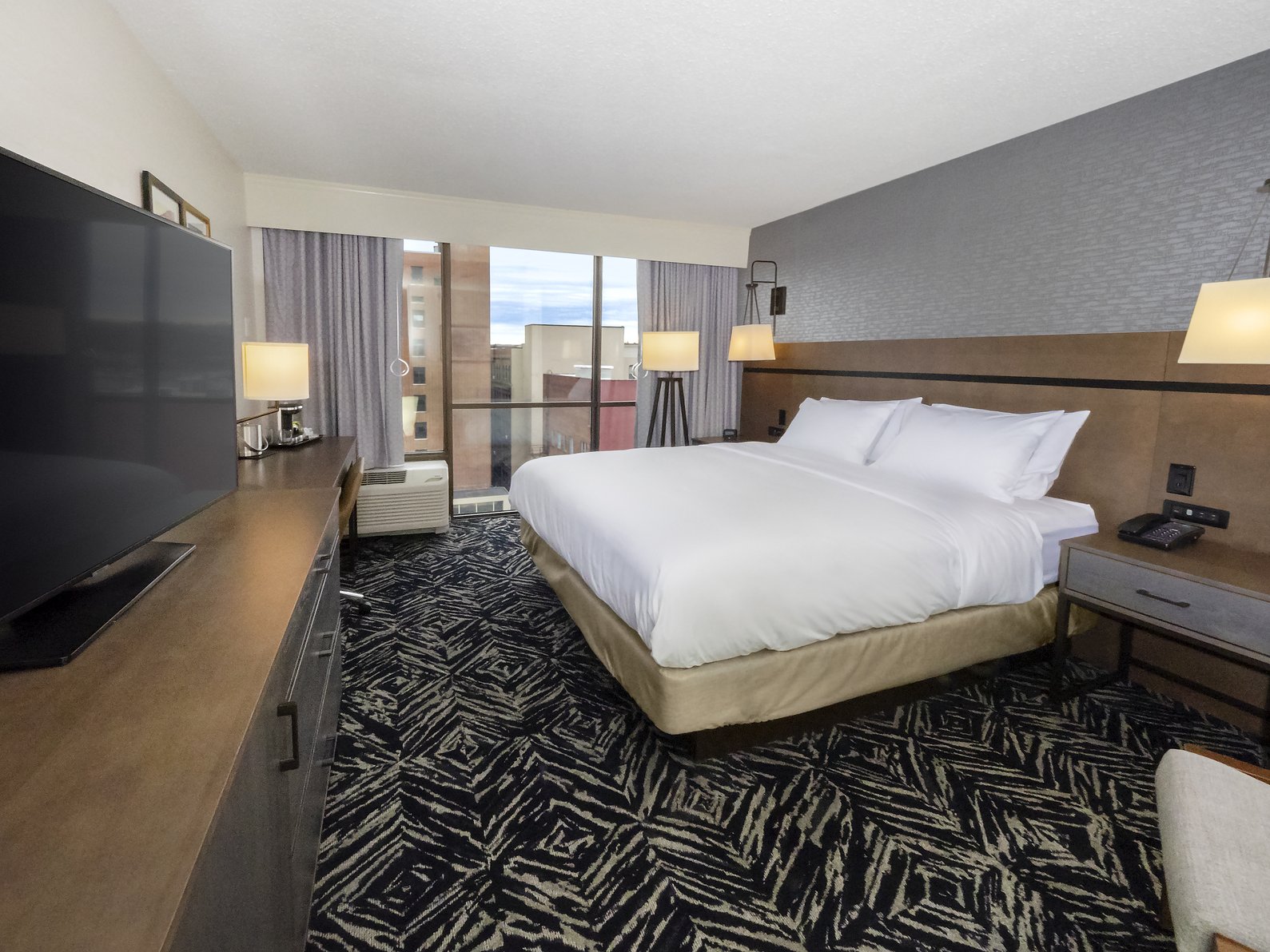DoubleTree by Hilton Jamestown Room Type - 1KNG MOB HEAR ACC TUB STE