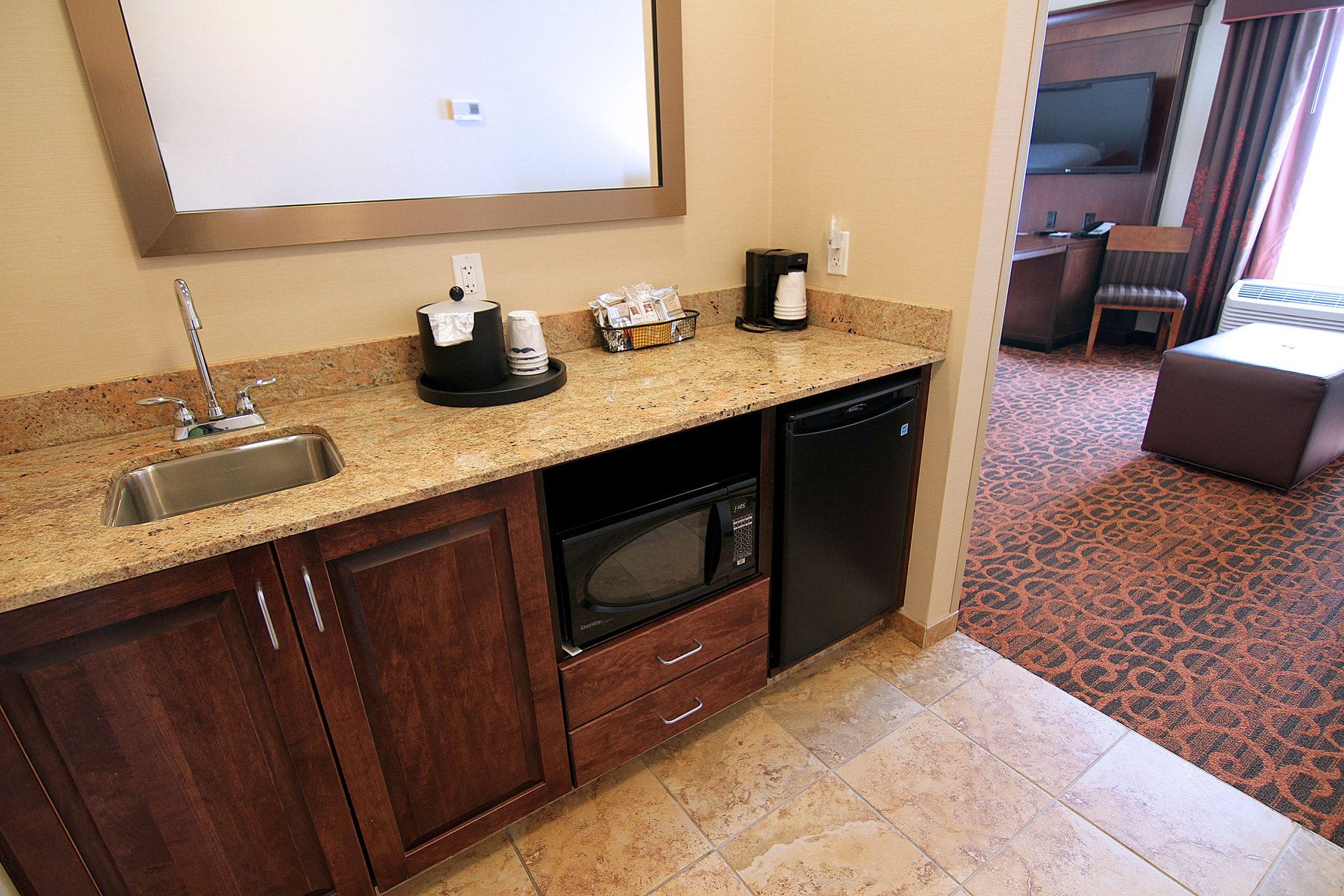 Hampton Inn & Suites Grand Forks, ND Room Type - 1KN MOB HEA ACC RIS STU NS