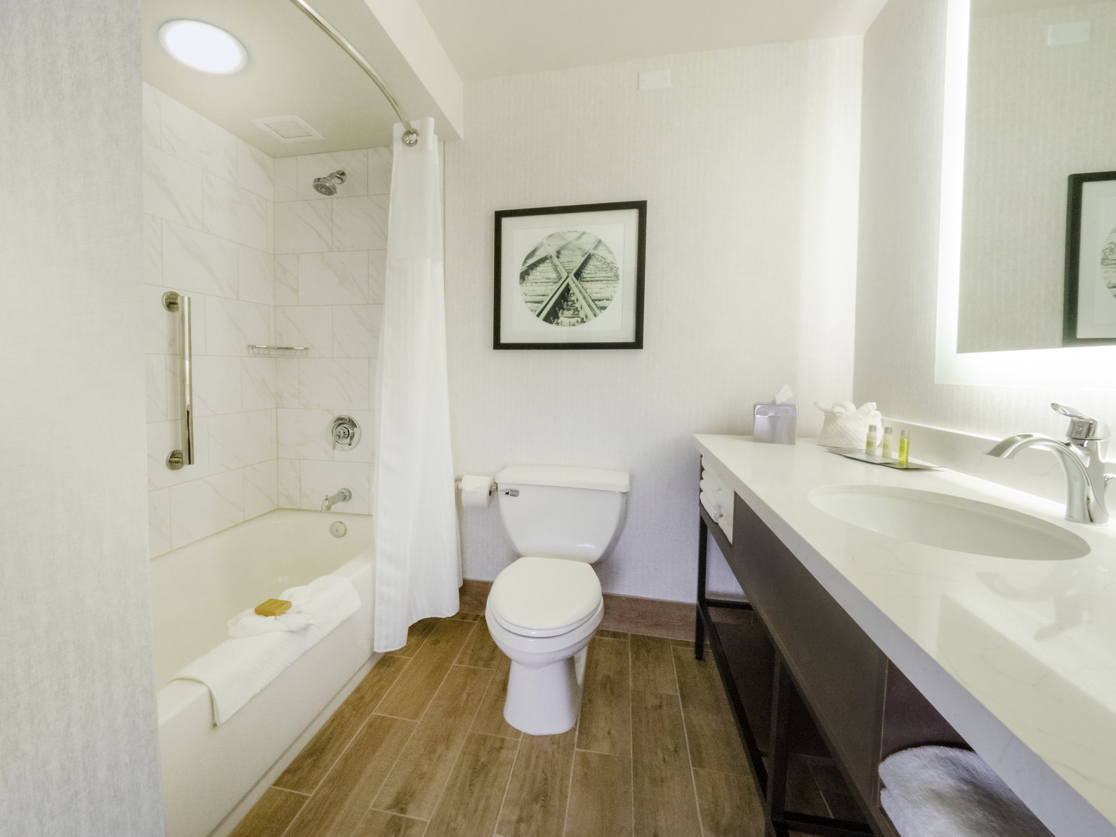 DoubleTree by Hilton Jamestown Room Type - 1 KING BED TWO ROOM SUITE