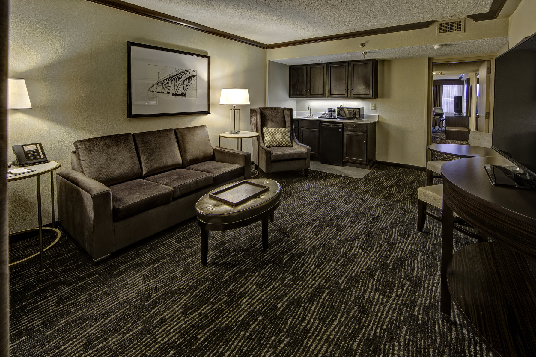 DoubleTree by Hilton Hotel Decatur Riverfront Room Type - 2QN KTCN STE MOB ACC W TUB