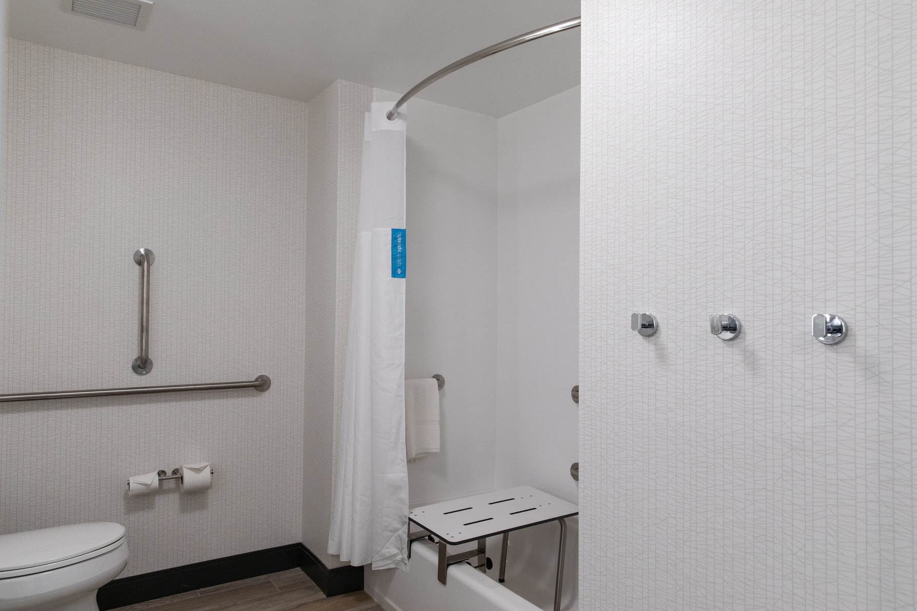 Hampton Inn by Hilton Black Mountain Room Type - 1 KNG ACCESSIBLE TUB NS