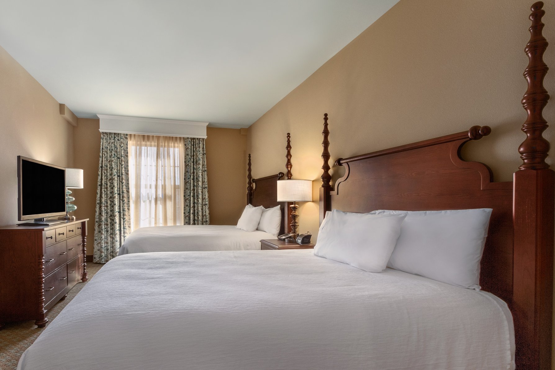 Embassy Suites Savannah Room Type - 2QN STE ACC RI-SHW NO SMOK