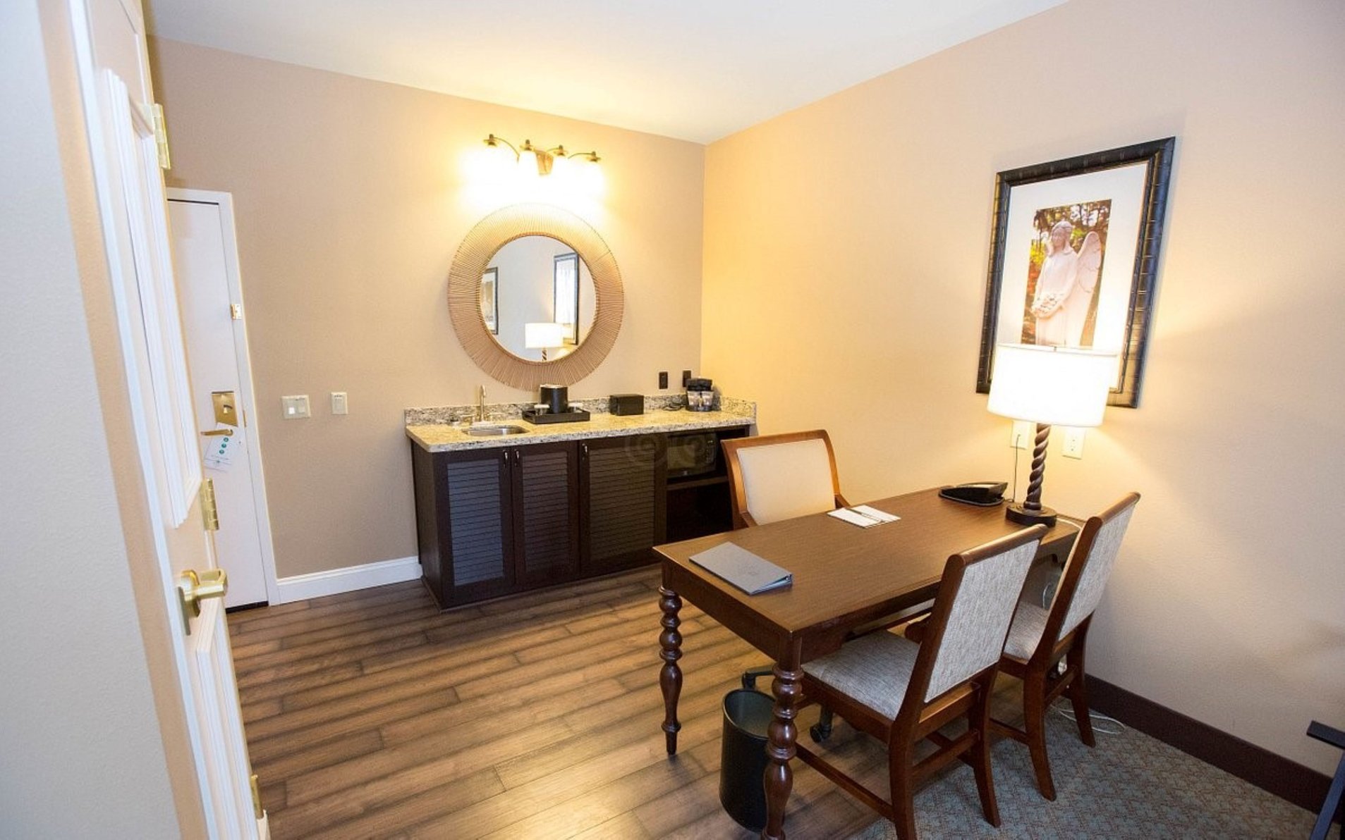 Embassy Suites Savannah Room Type - 2QNS PREM STE ACC TUB NOSM