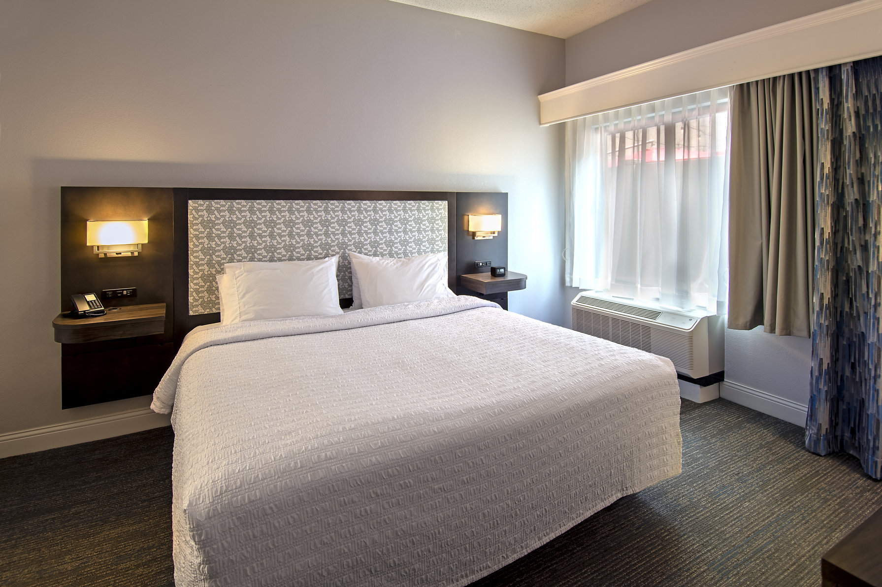 Hampton Inn & Suites by Hilton Fairfield Room Type - 1KG MOB HR ACC RI-S NS STE