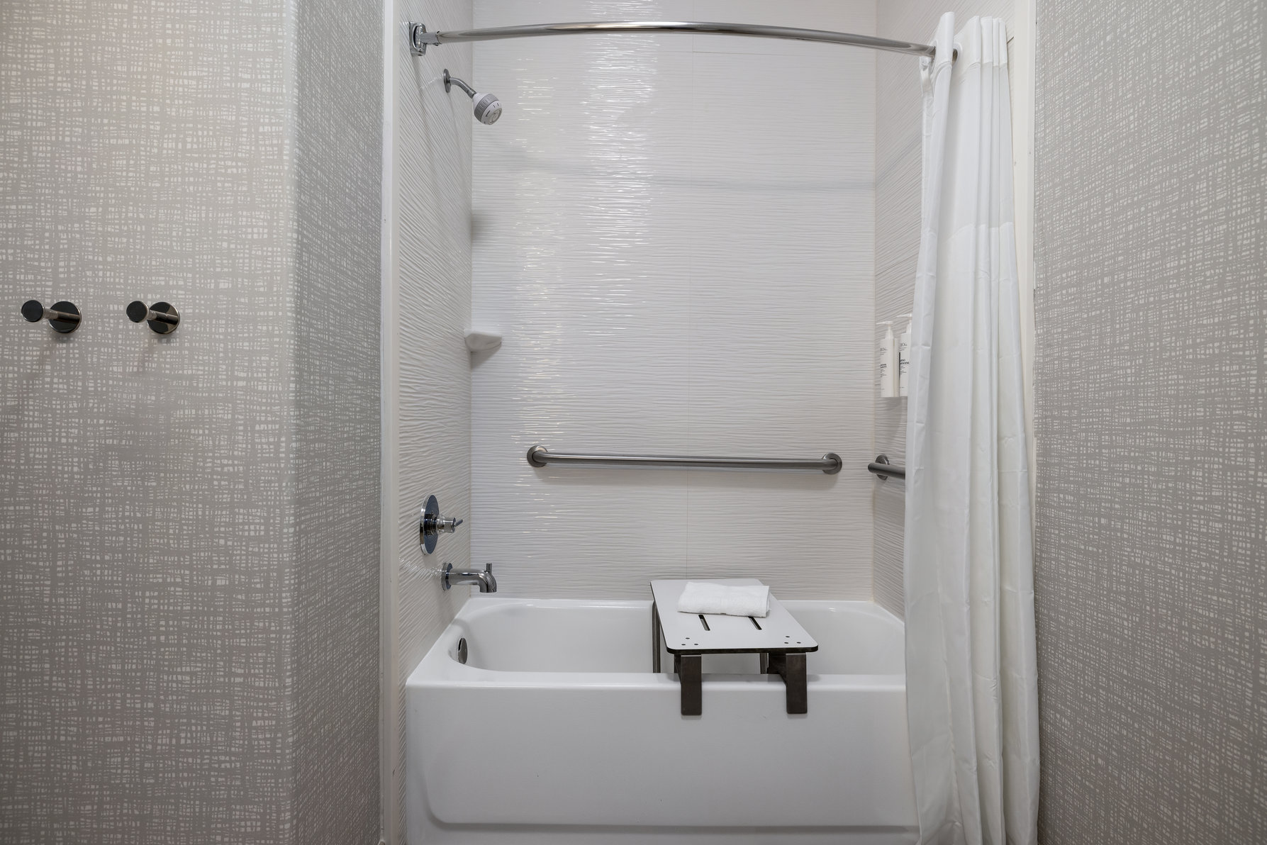 Hampton Inn & Suites by Hilton Galveston Room Type - 1 KN ACC TUB SUITE NOSMOK