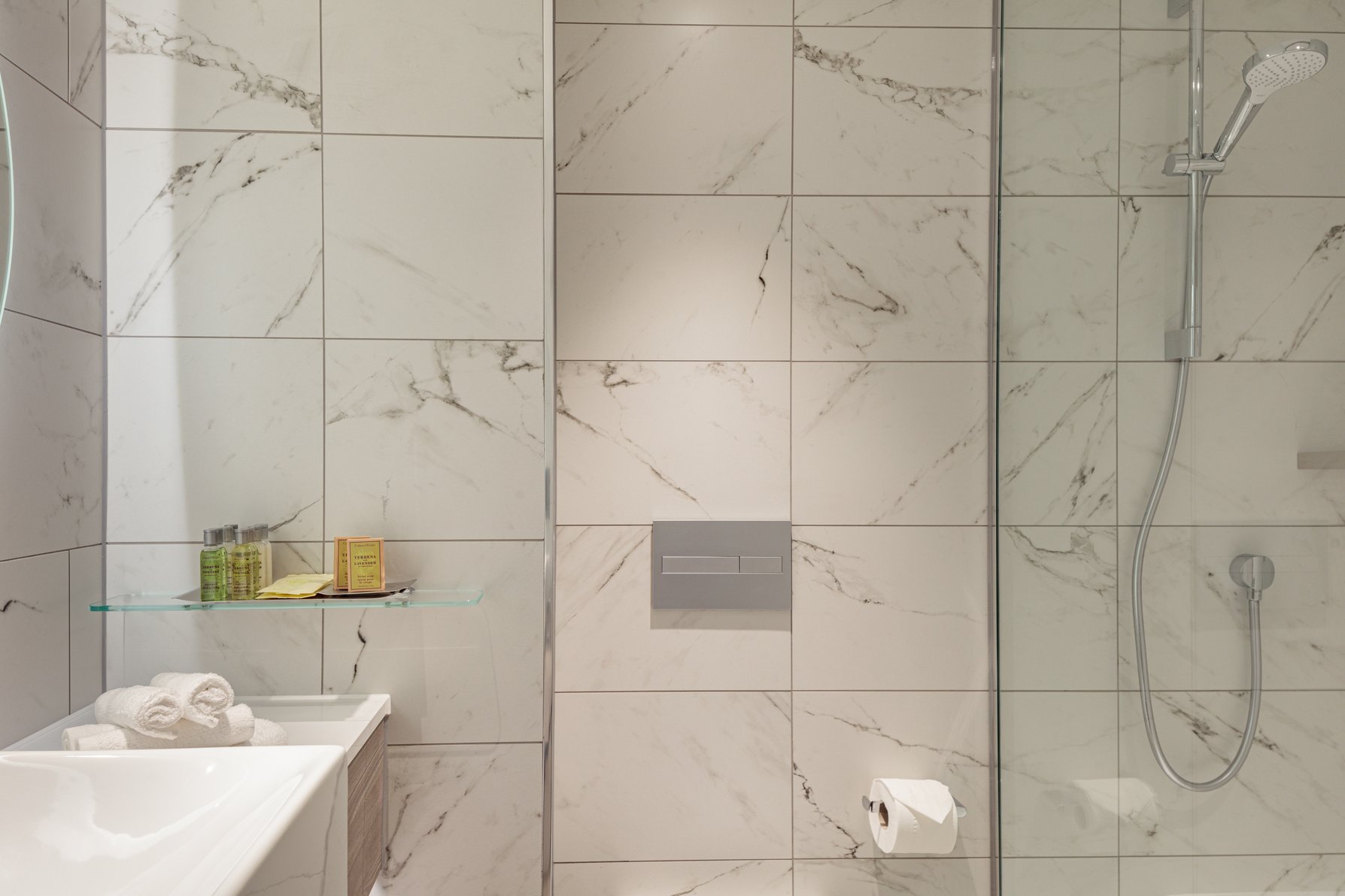 Doubletree by Hilton Bath Room Type - TWO DBLE BEDS SUPERIOR RM
