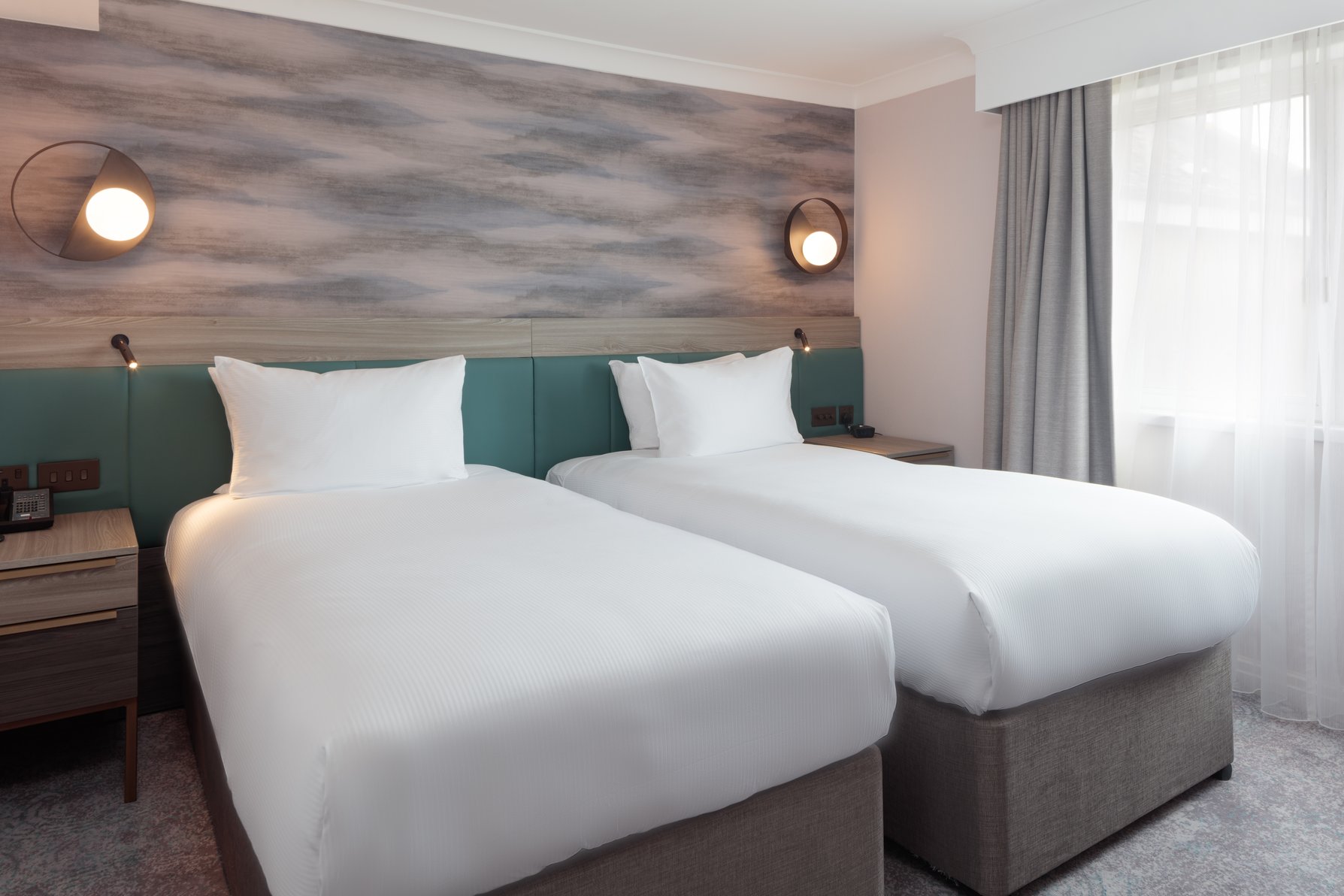 Doubletree by Hilton Bath Room Type - TWIN ACCESSIBLE GUEST ROOM