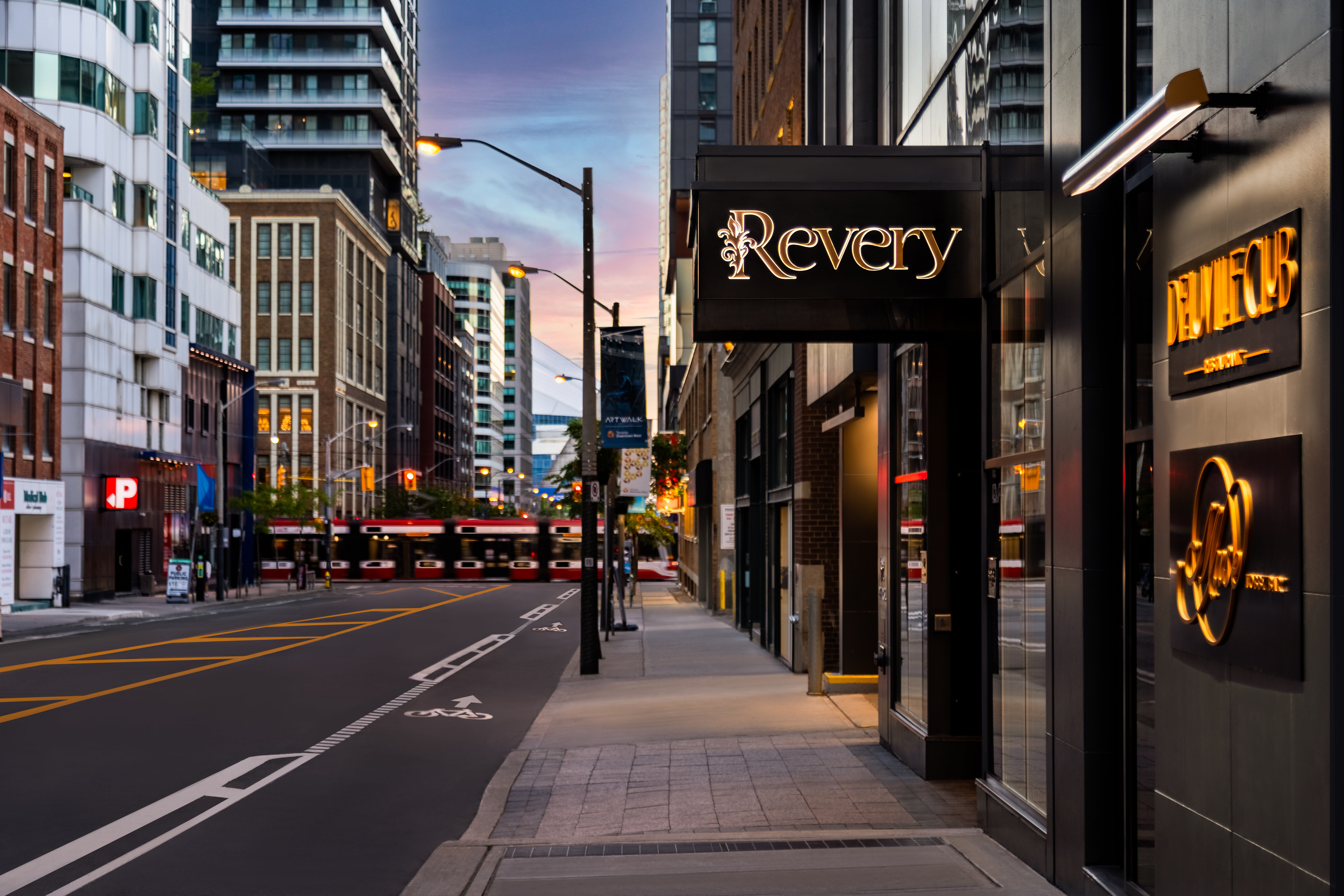 Revery Toronto Downtown Curio Collection