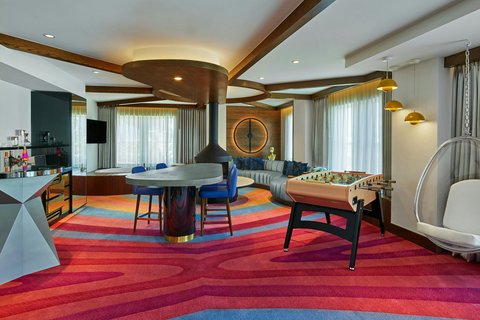 Extreme Wow Suite - Living Room