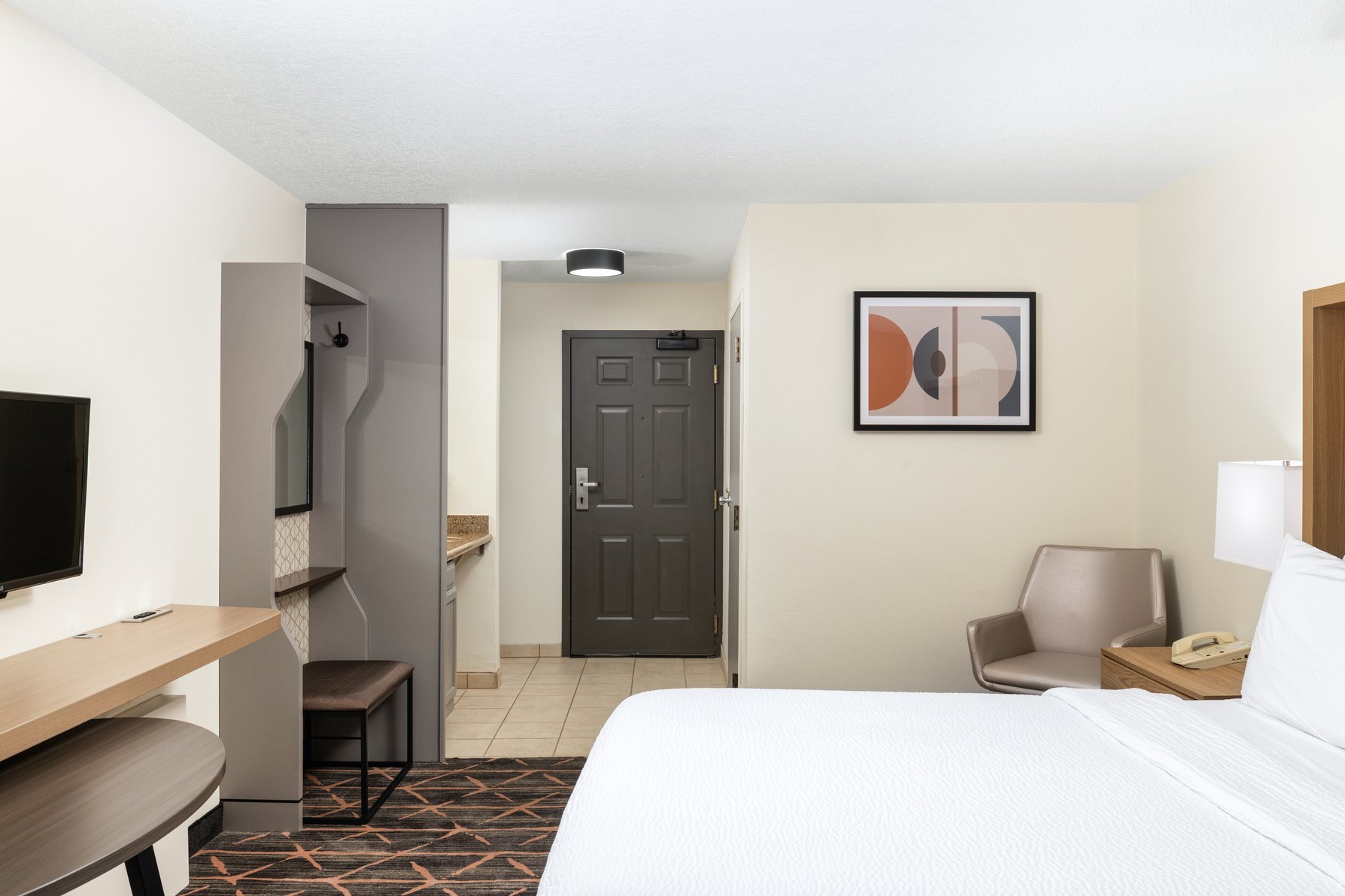 Holiday Inn REDDING Room Type - 1 Double Standard Mobility Accessible Tub