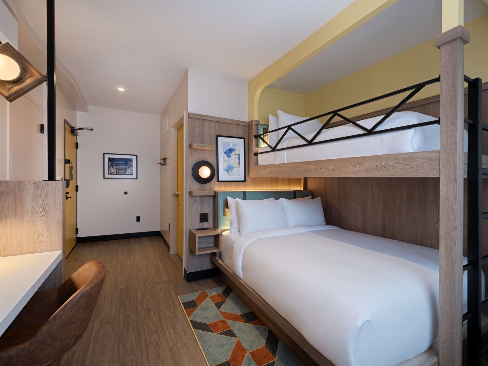 voco ASTORIA Room Type - 1 Queen and 1 Twin Bunk Premium