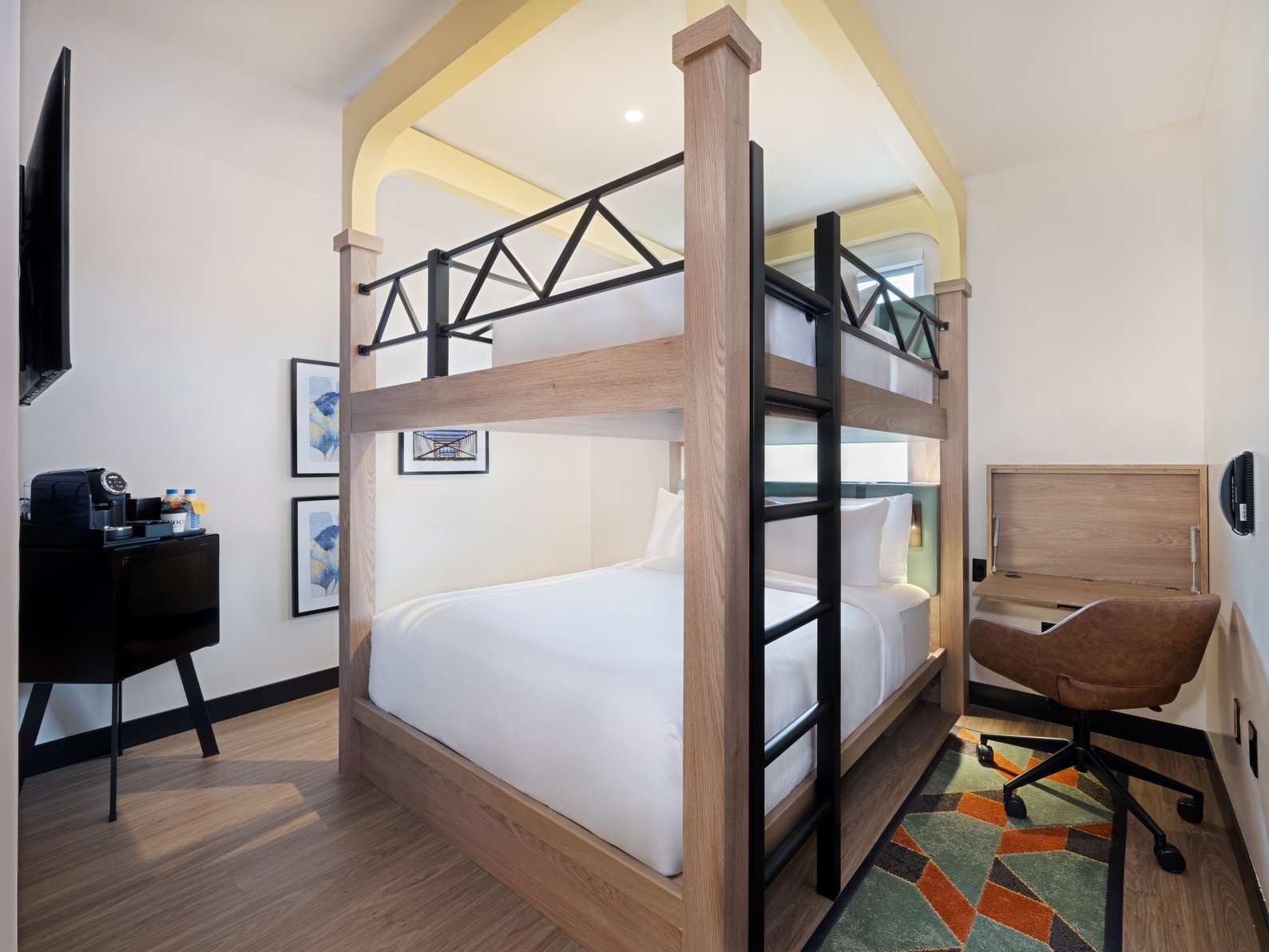 voco ASTORIA Room Type - 1 Queen 1 Twin Bunk One Bedroom Suite Mobility Access