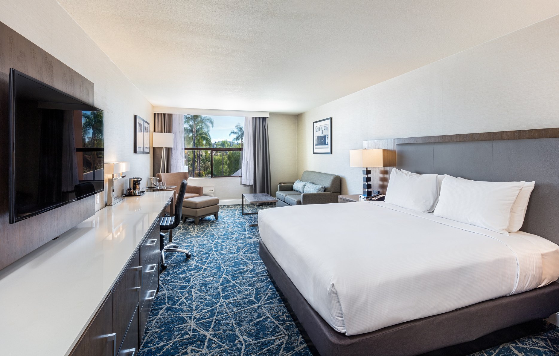 Doubletree by Hilton Pomona Room Type - 1 KING BED WITH SOFABED