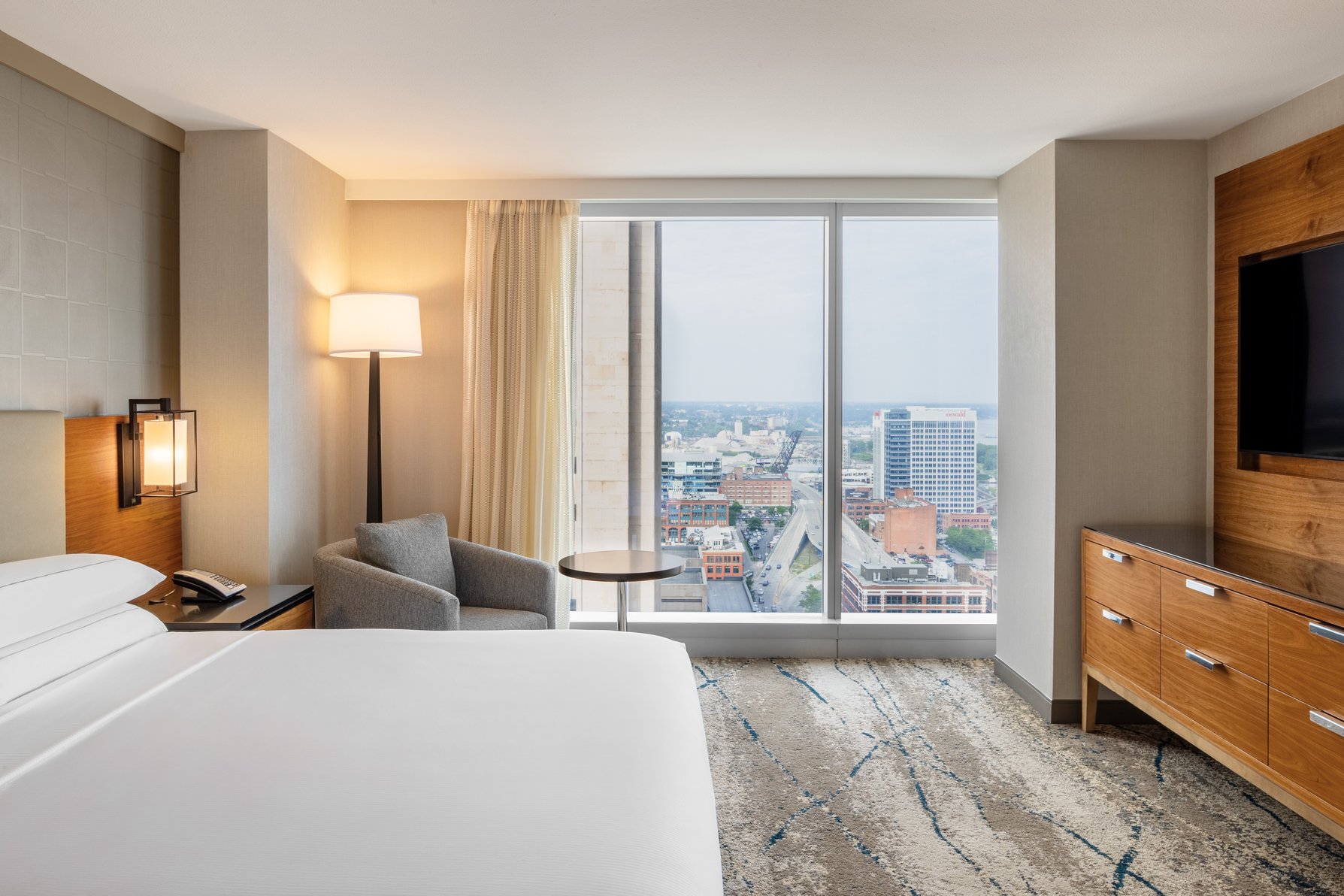 Hilton Cleveland Downtown Room Type - 1KNG AMB STE HEARING ACC
