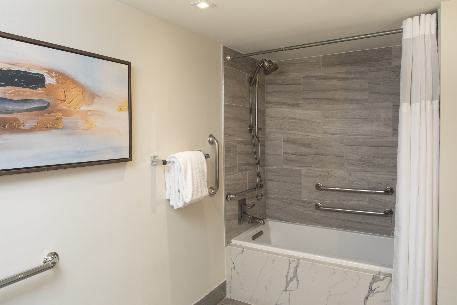 Hilton Marco Island Beach Resort Room Type - 2Q POOLSIDE MOB ACC TUB