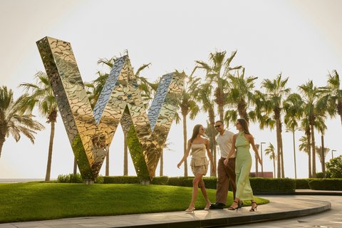 three friends at W monument