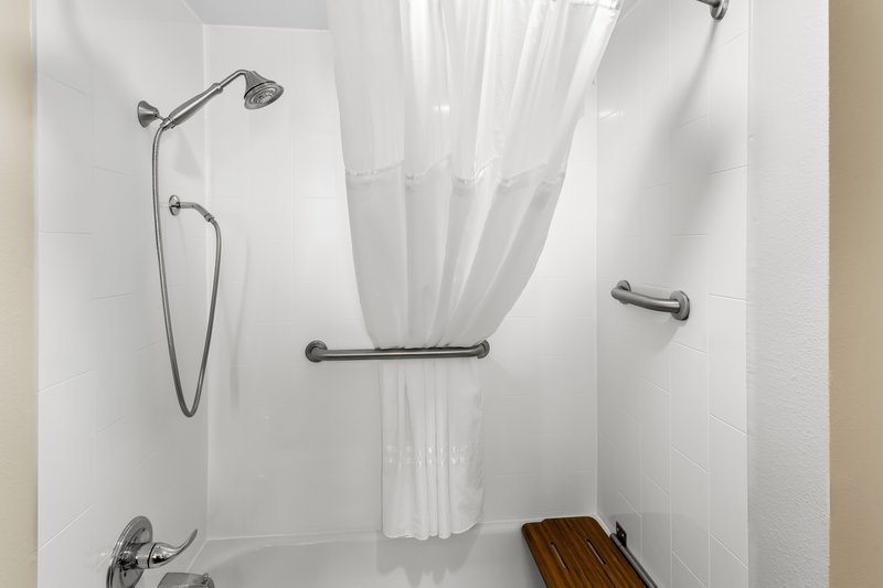 KING MOBILITY ACCESSIBLE TUB NONSMOKING