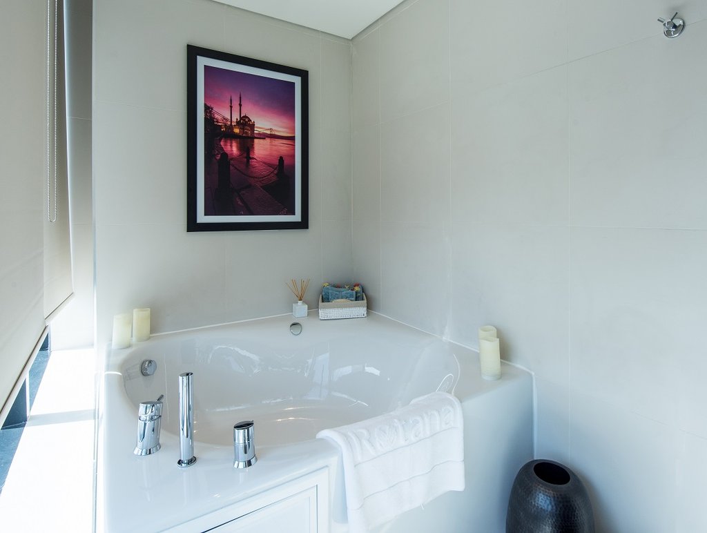 Centro Westside By Rotana Room Type - Centro Suite Plus WiFi,LED TV,Whirlpool bath,Living area