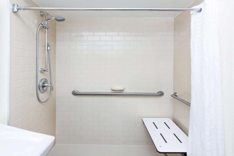 Candlewood Suites Wichita – Airport