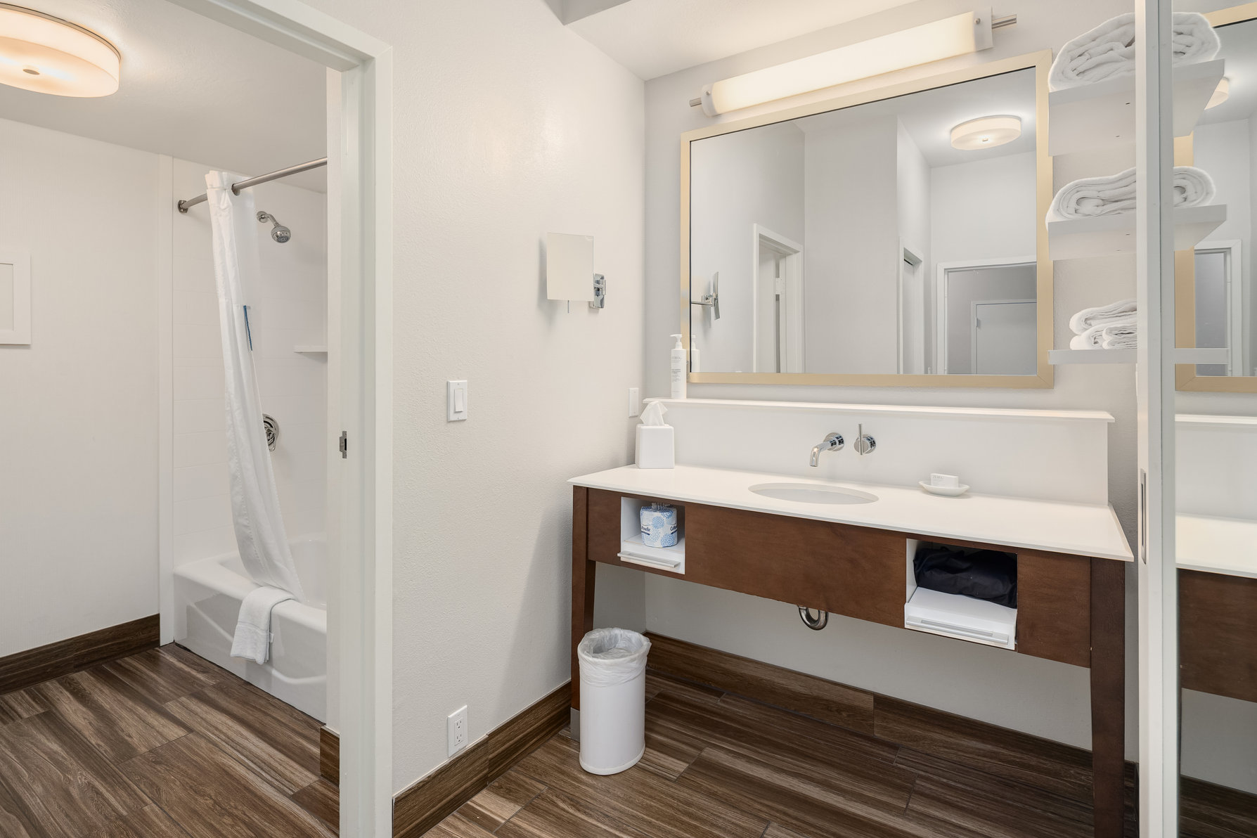 Hampton Inn & Suites Seattle North Lynnwood Room Type - 1 KING SUITE W KITCHEN NS