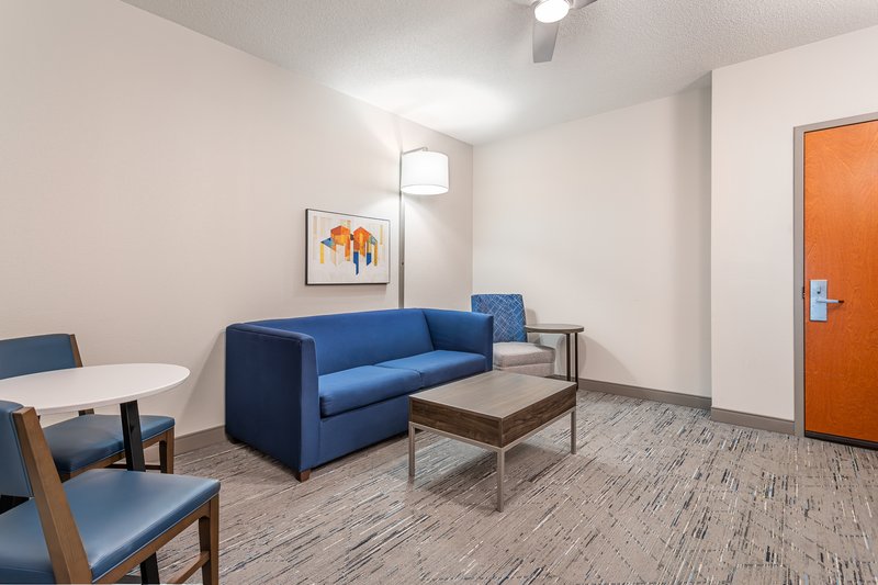 Holiday Inn Express and Suites Columbus Edinburgh