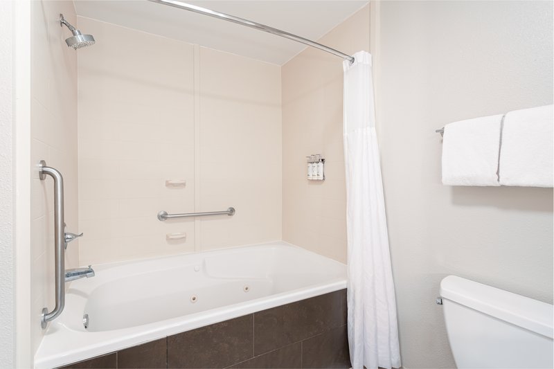 Holiday Inn Express and Suites Columbus Edinburgh