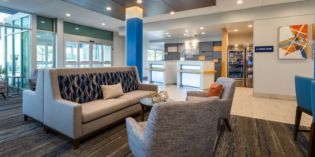 Holiday Inn Express & Suites GREENWOOD MALL, Greenwood