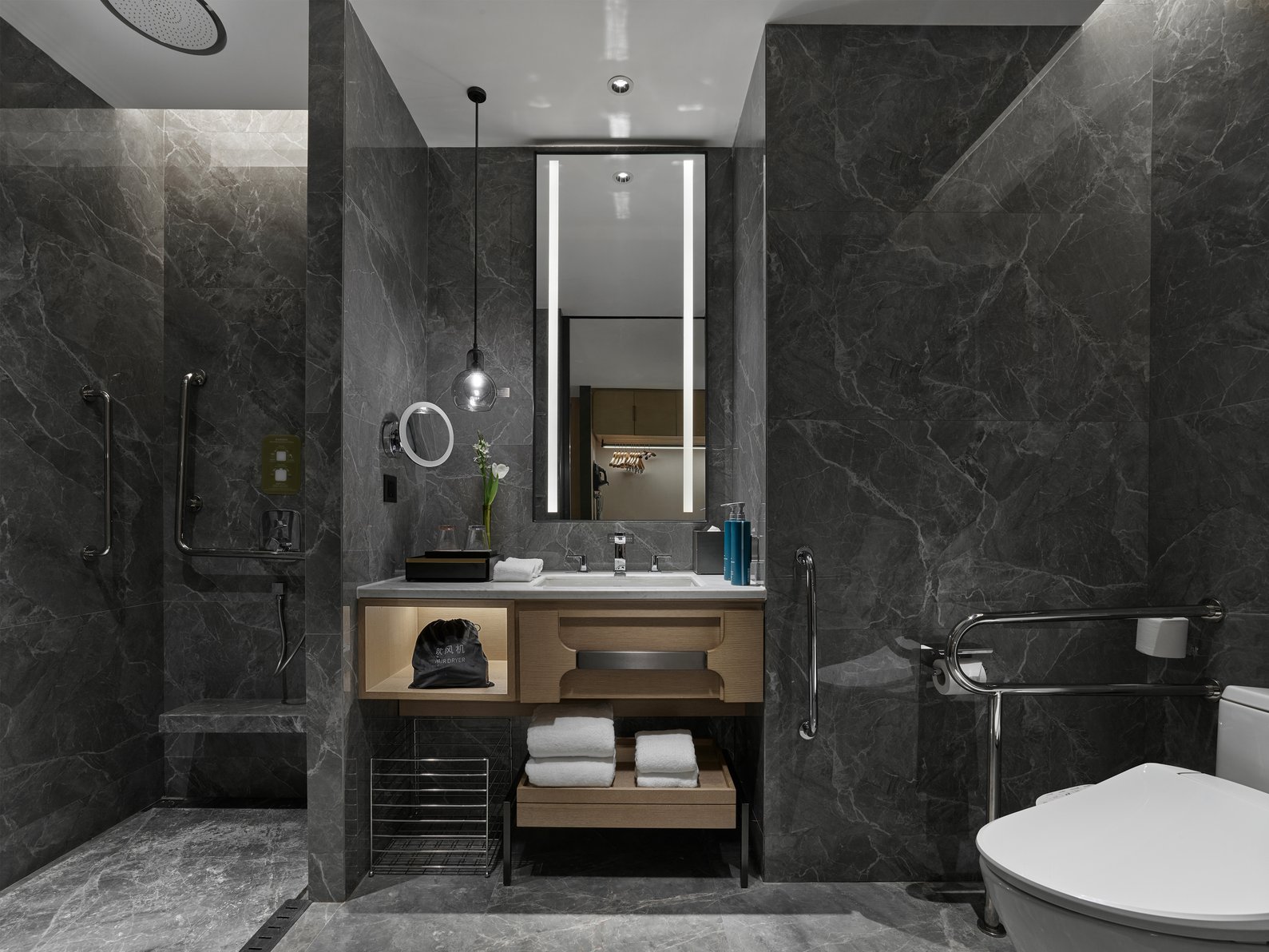 DoubleTree by Hilton Chengdu Riverside Room Type - KING ACCESSIBLE ROOM
