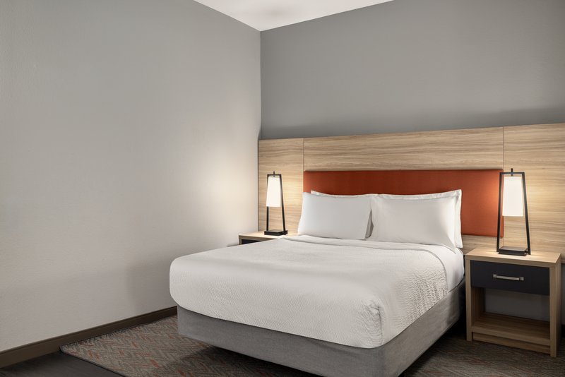 1 BDRM SUITE 1 QUEEN NONSMOKING