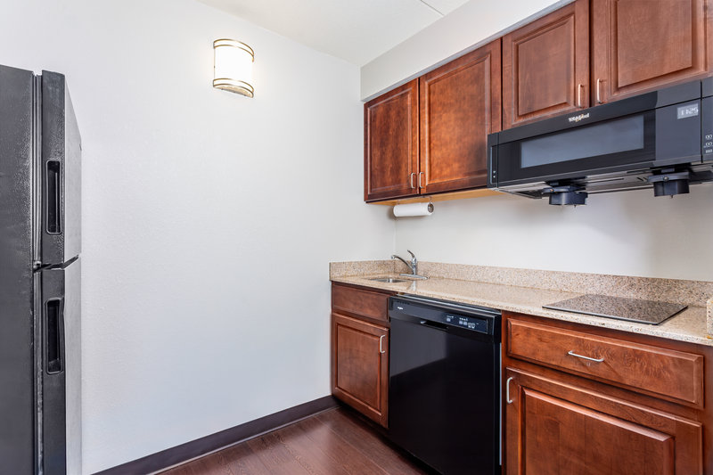 1 BEDROOM 1 BED KITCHENETTE SUITE