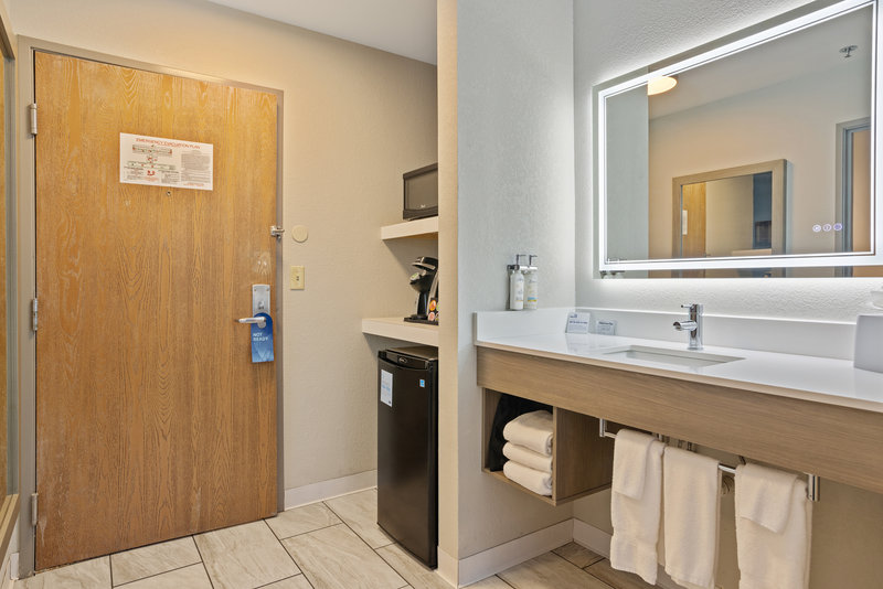 EXPRESS & SUITES TORRINGTON
