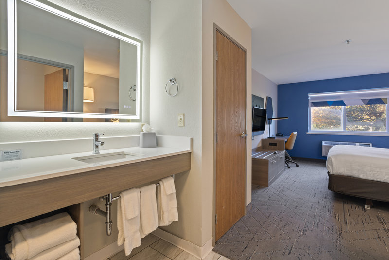 EXPRESS & SUITES TORRINGTON