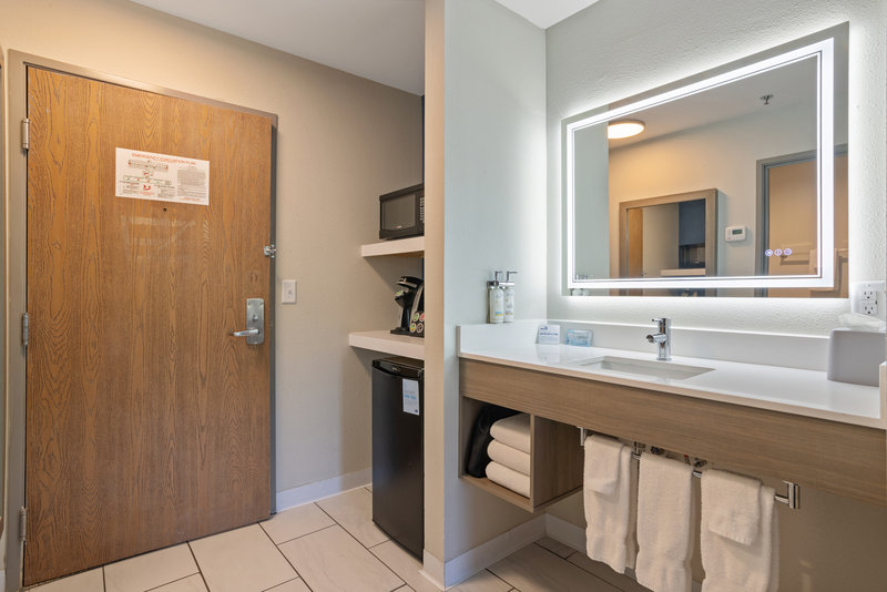 EXPRESS & SUITES TORRINGTON