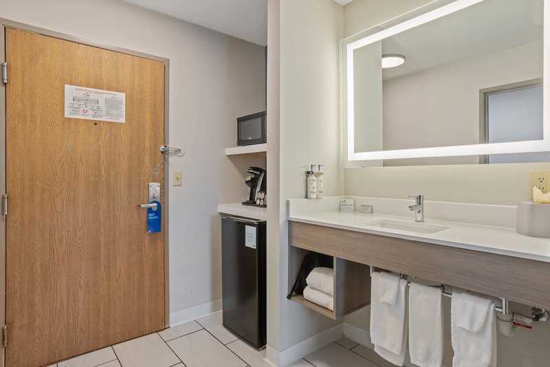 EXPRESS & SUITES TORRINGTON