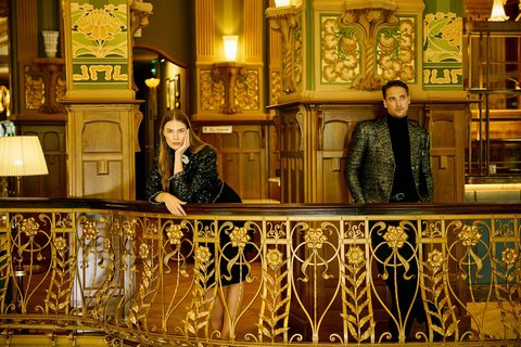 Golden details in the café