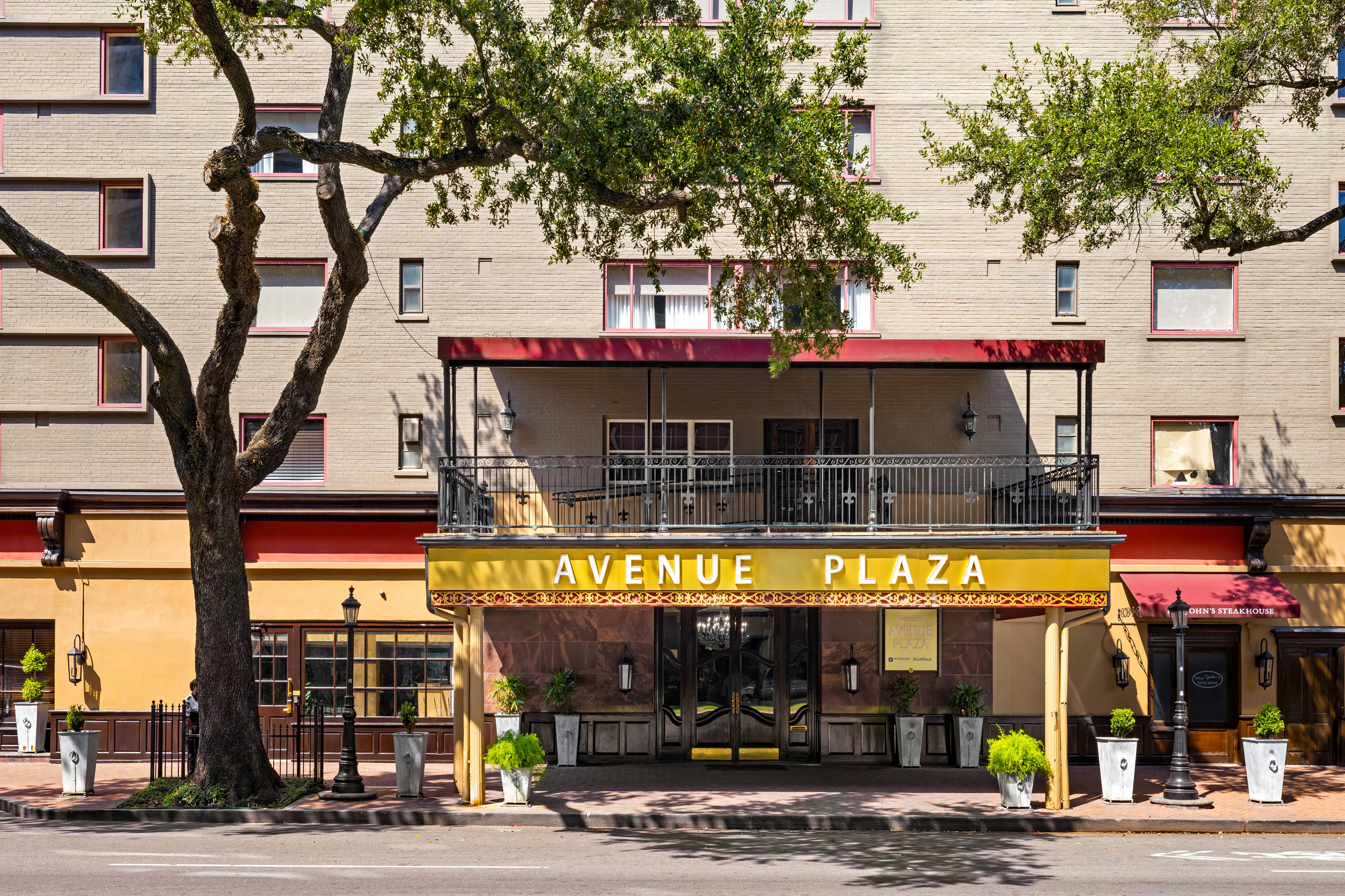 Wyndham Avenue Plaza Resort