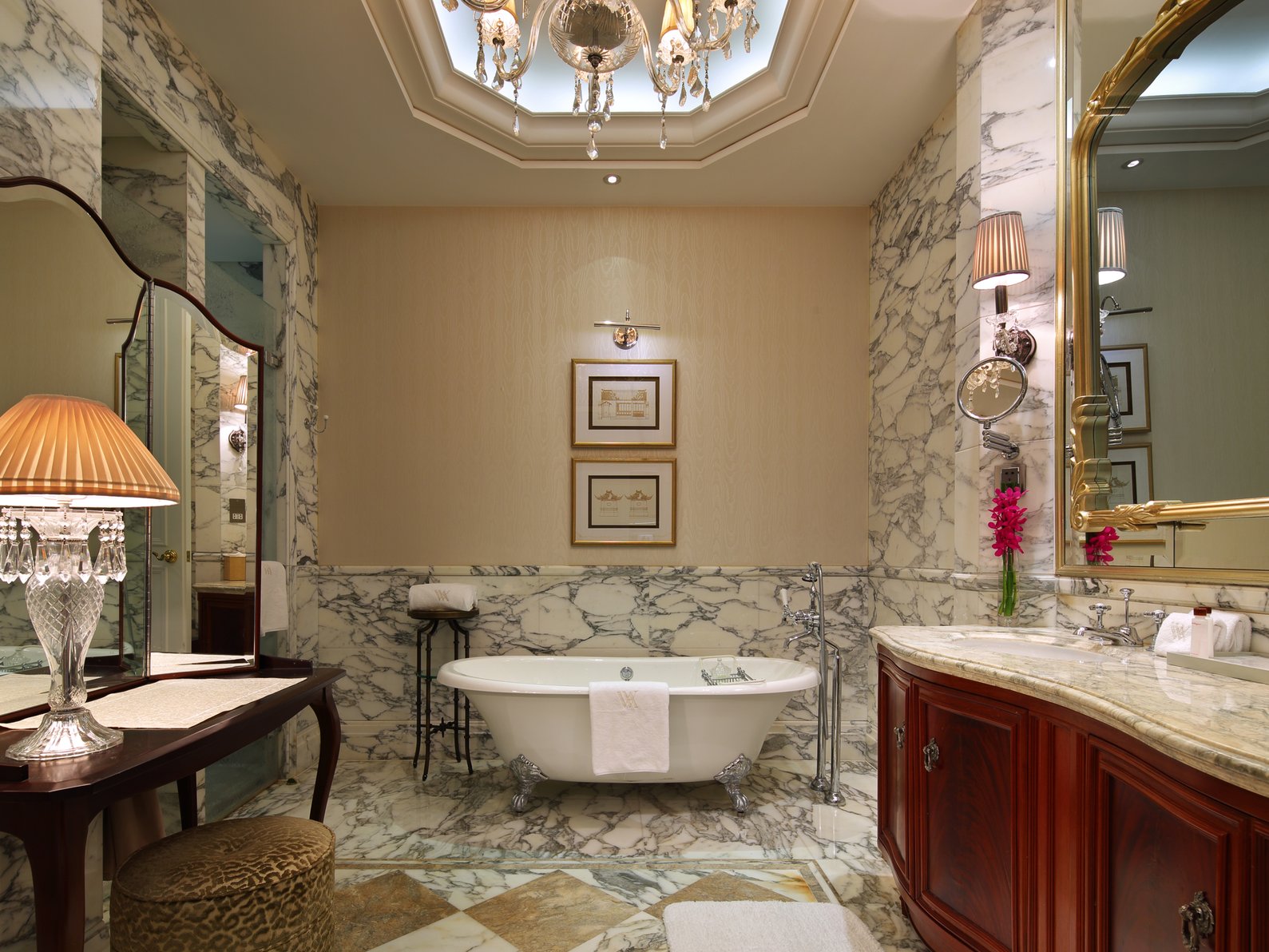 Waldorf Astoria Shanghai on the Bund by Hilton Room Type - HERITAGE LUXE RIVER SUITE