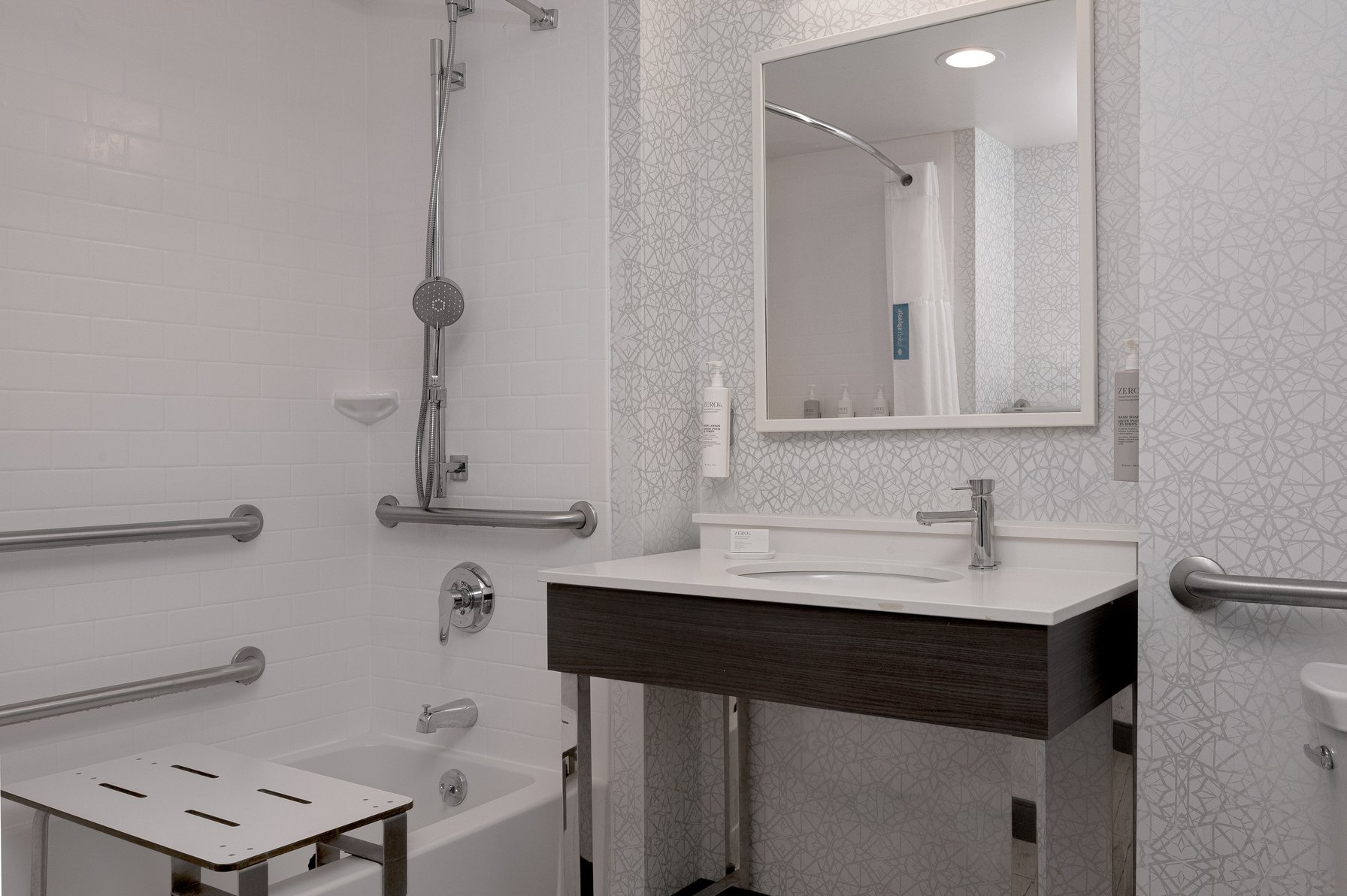 Hampton Inn Dubuque Room Type - 2QN MOB HEARING ACC TUB NS