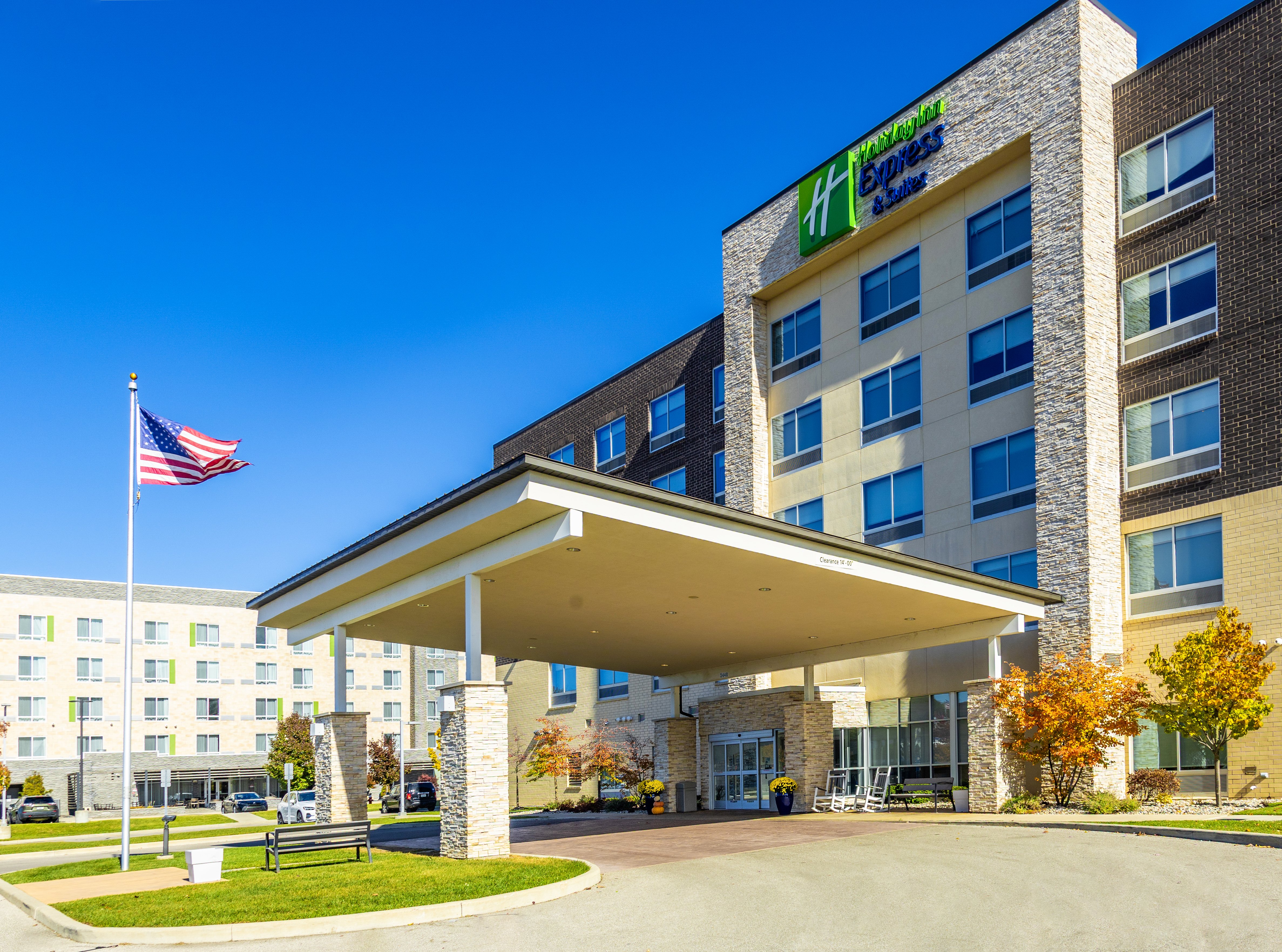 Holiday Inn Express & Suites Toledo West