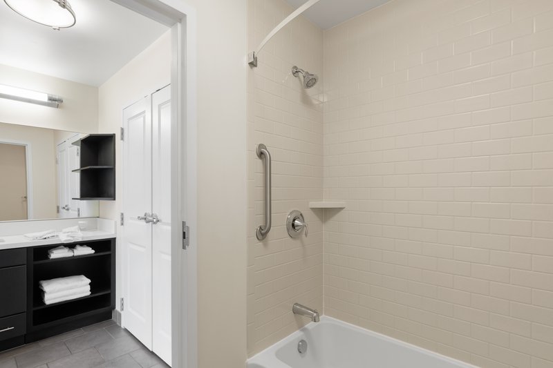 Candlewood Suites – Military Building 3440